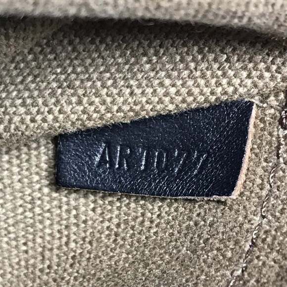 LOUIS VUITTON M92071 Utah Messenger Bag, Crossbody Flap Shoulder Leather, Men... - Picture 16 of 16